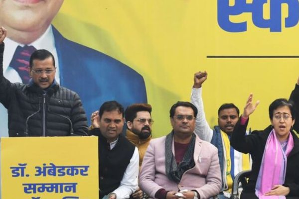 दलित विद्यार्थ्यांना विदेशी शिक्षणासाठी डॉ. आंबेडकर शिष्यवृत्ती, अरविंद केजरीवालांची घोषणा; विदेशातील शिक्षणाचा खर्च सरकार उचलणार