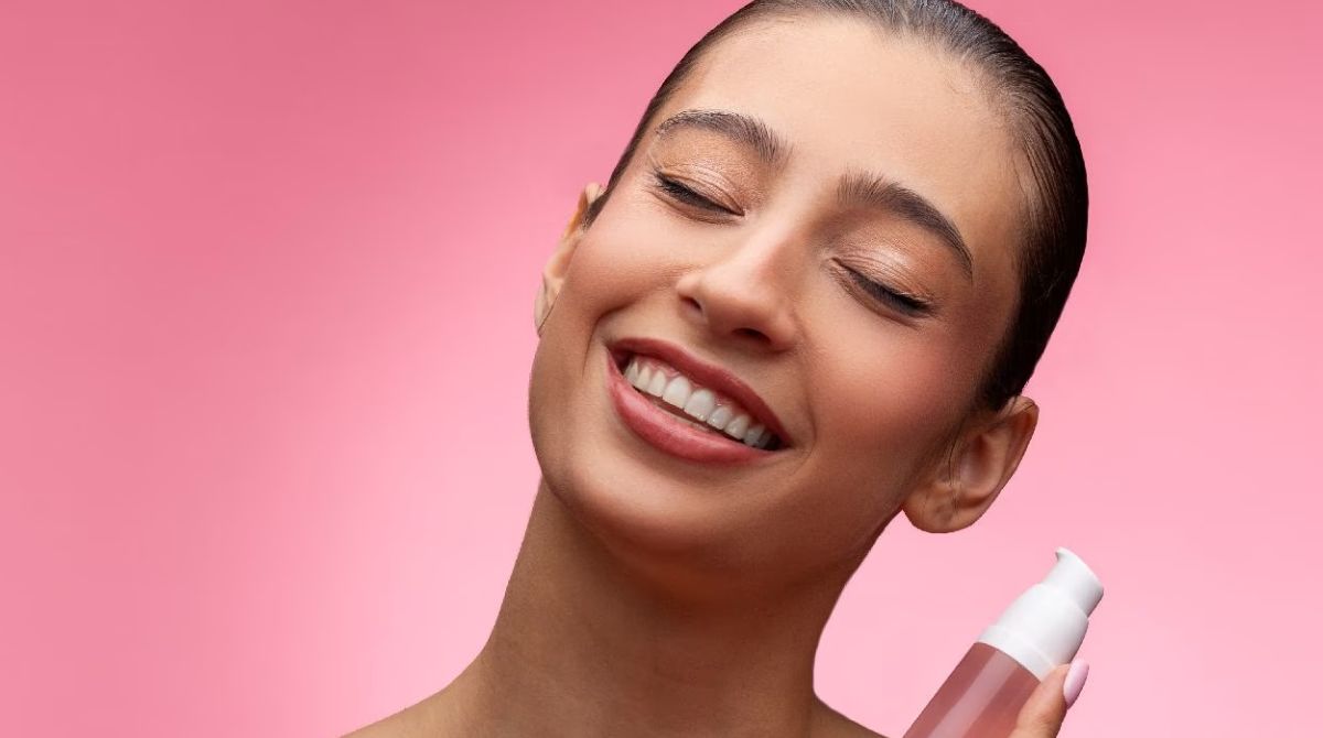 हिवाळ्यात त्वचेची निगा राखण्यासाठी ग्लिसरीन आणि गुलाबपाणी