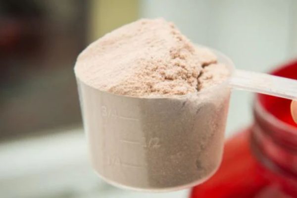 प्रोटीन पावडर घेत असल्यास, जाणून घ्या ५ साइड इफेक्ट्स