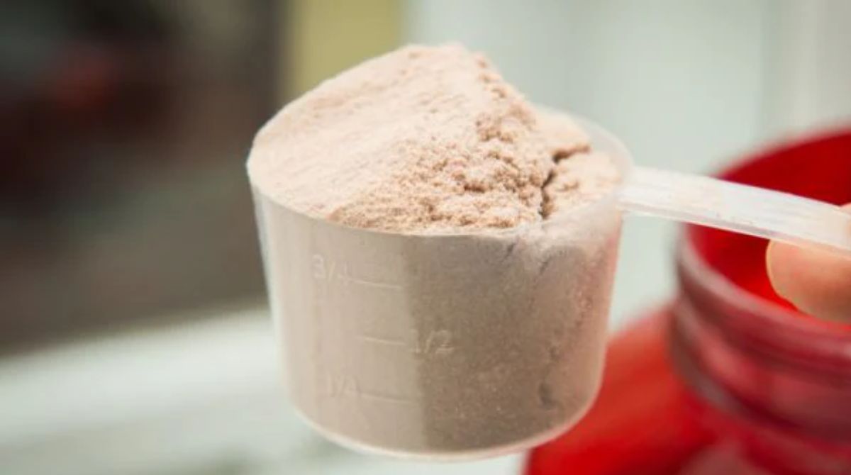 प्रोटीन पावडर घेत असल्यास, जाणून घ्या ५ साइड इफेक्ट्स