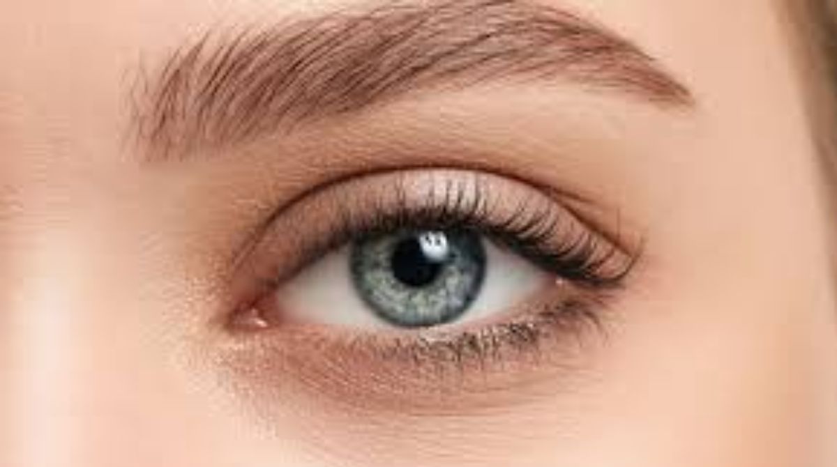 दाट आणि सुंदर पापण्यांसाठी करा ‘हा’ उपाय