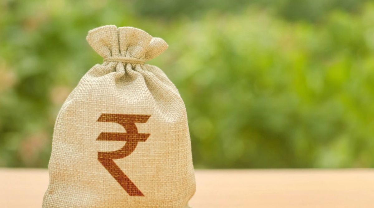 दहा लाखांची रोकड असलेली बॅग हिसकावली