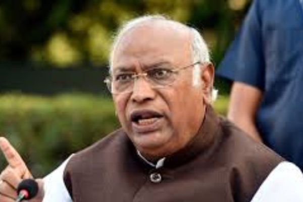 मोदी सरकारने निवडणूक आयोगाची निष्पक्षता नष्ट केली; मोदी सरकारचे संविधान व लोकशाहीवर हल्ले सुरूच