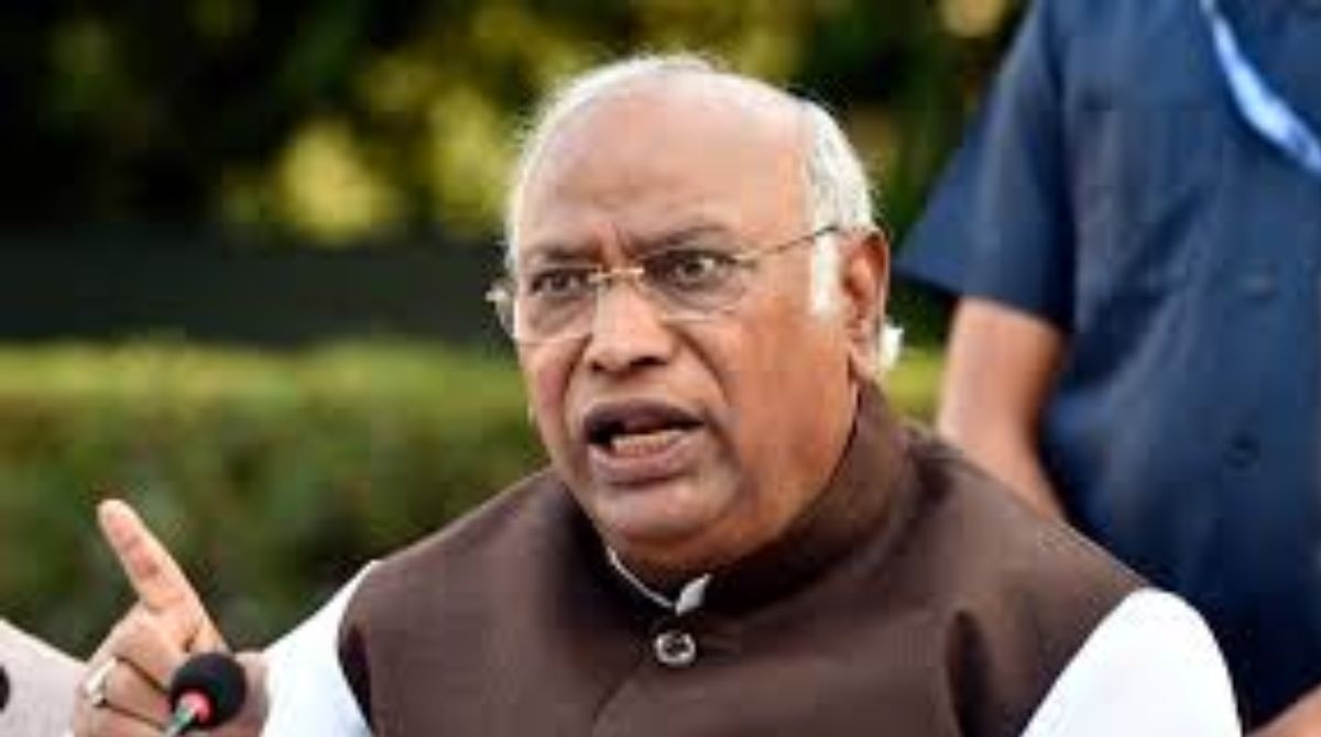 मोदी सरकारने निवडणूक आयोगाची निष्पक्षता नष्ट केली; मोदी सरकारचे संविधान व लोकशाहीवर हल्ले सुरूच