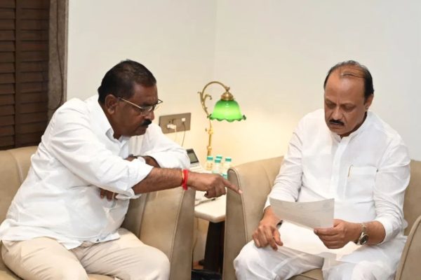 सुरेश धस यांनी घेतली अजित पवार यांची भेट; पतसंस्थांच्या सदस्यांच्या थकीत रकमांसाठी भेटल्याचा दावा