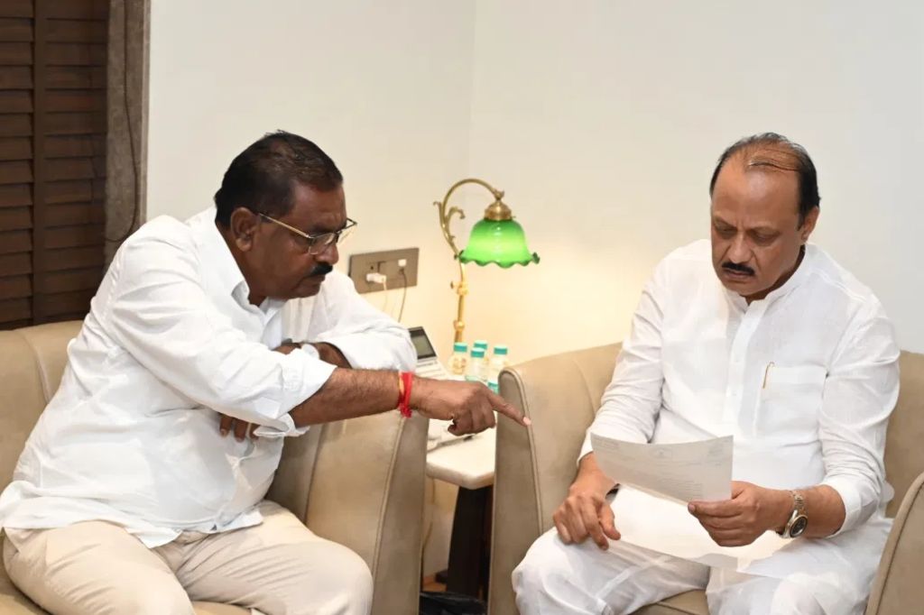सुरेश धस यांनी घेतली अजित पवार यांची भेट; पतसंस्थांच्या सदस्यांच्या थकीत रकमांसाठी भेटल्याचा दावा