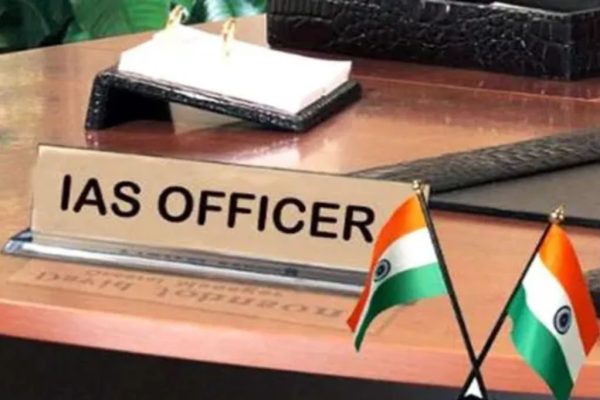 राज्यातील ८ सनदी अधिकाऱ्यांच्या बदल्या