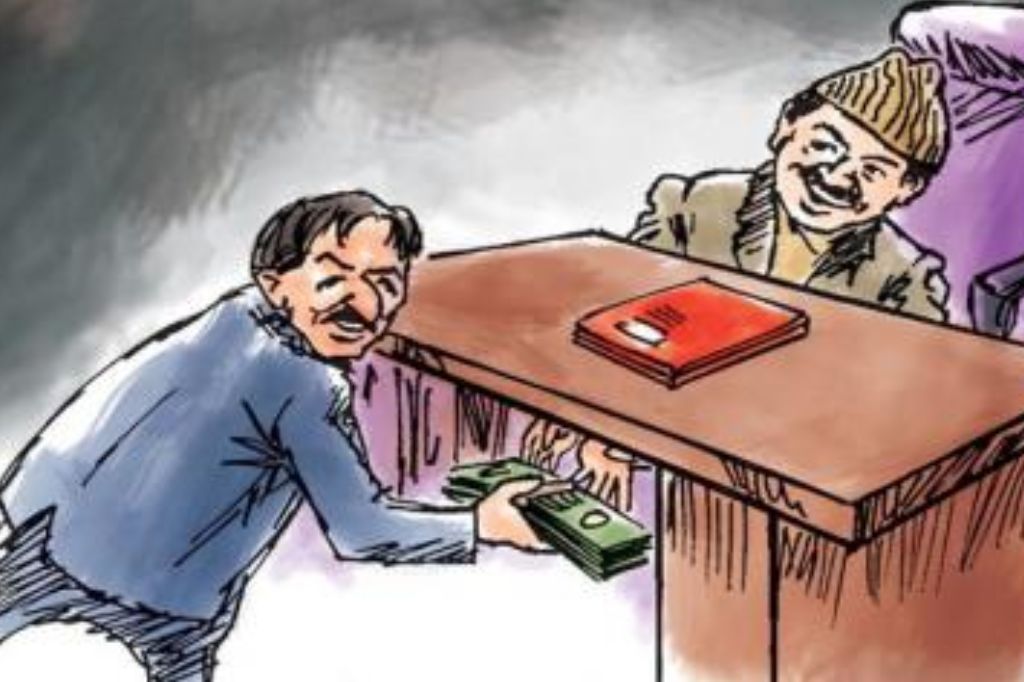 माळशिरसमध्ये कनिष्ठ अभियंत्याला लाच घेताना पकडले