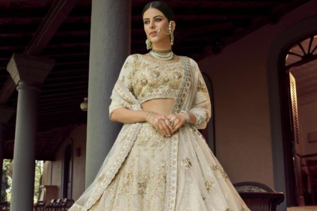 नववधूसाठी परफेक्ट सिल्क ड्रेस