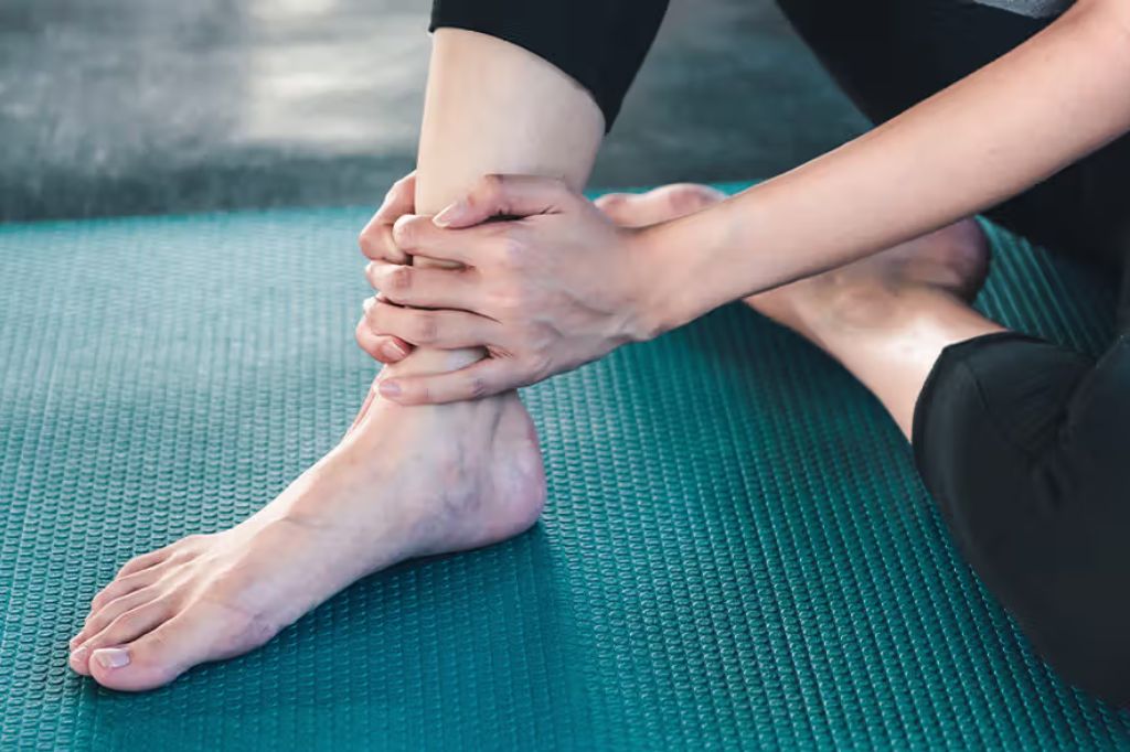 ‘या’ कारणांनी पायांवर सुज येते !