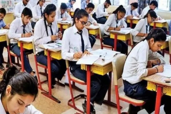 CBSE बोर्डाच्या विद्यार्थ्यांसाठी महत्त्वाची बातमी! 10वी आणि 12वीच्या परीक्षांचे अधिकृत वेळापत्रक जाहीर