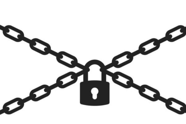 समाजमन हळहळले! भंगार गोळा करण्यासाठी पोटच्या गोळ्यांना साखळीने बांधले; शिर्डीतील महिलेचे कृत्य