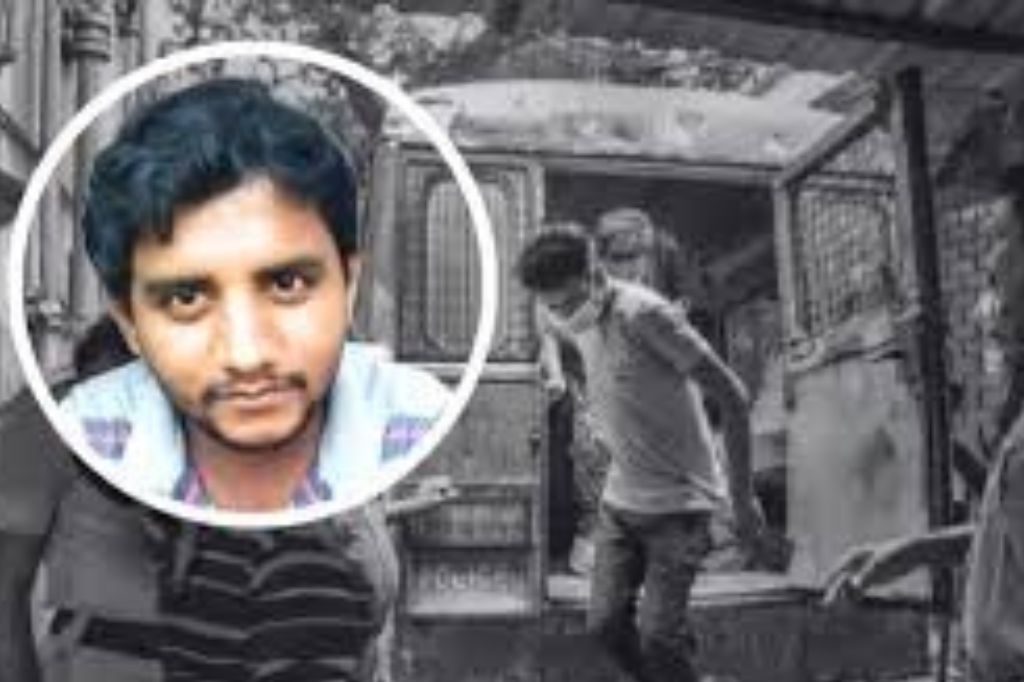 अक्षय शिंदे एन्काऊंटर प्रकरणाला कलाटणी; आई-वडिलांची खटल्यातून माघार