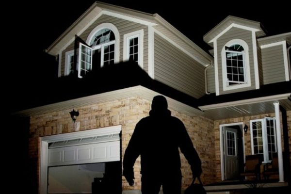 चड्डी-बनियानवर येत घरावर टाकला दरोडा, शेतकऱ्याच्या तरुण मुलाचा मृत्यू; पुण्यातील यवतमध्ये मध्यरात्री नेमकं काय घडलं?