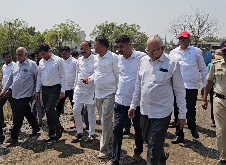 पीएमआरडीए आयुक्तांनी केली हवेली तालुक्यातील विकासकामांची पाहणी