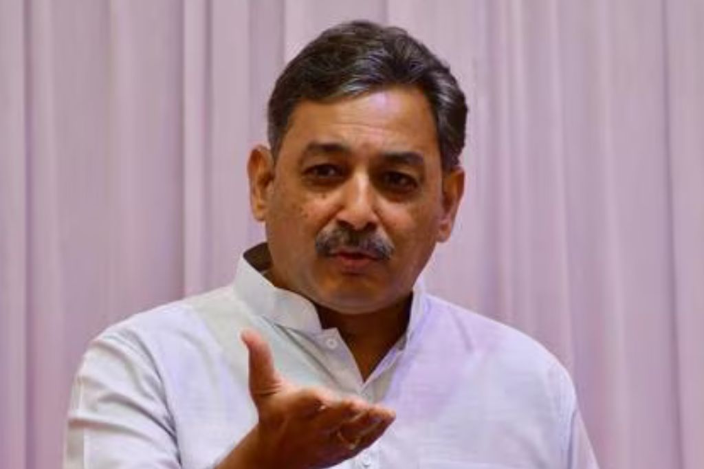 किल्ले रायगडावरील वाघ्या श्वानाची समाधी हटवा; युवराज छत्रपती संभाजीराजे यांचे मुख्यमंत्र्यांना पत्र