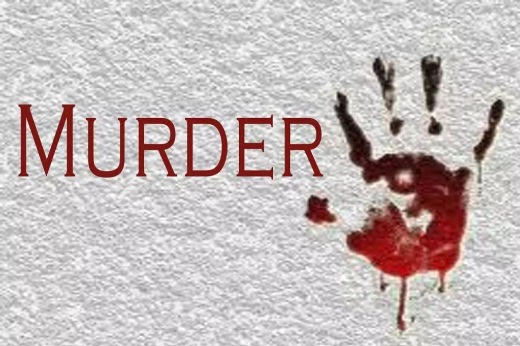 धक्कादायक! पोलीस ठाण्यासमोर दगडाने ठेचून खून; रक्ताच्या थारोळ्यात पडून होता मृतदेह