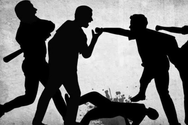 वाढदिवसाच्या कार्यक्रमात नेत्यांची पोरं आपसात भिडली; चाकू हल्ल्यात माजी सभापतीचा मुलगा जखमी