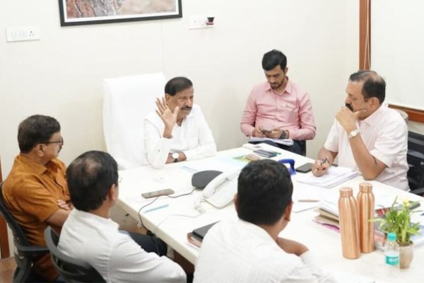 कोकणातील माकडे व वानरांच्या निर्बीजीकरणासाठी केंद्र उभारण्याचा प्रस्ताव विचाराधीन: वन मंत्री गणेश नाईक