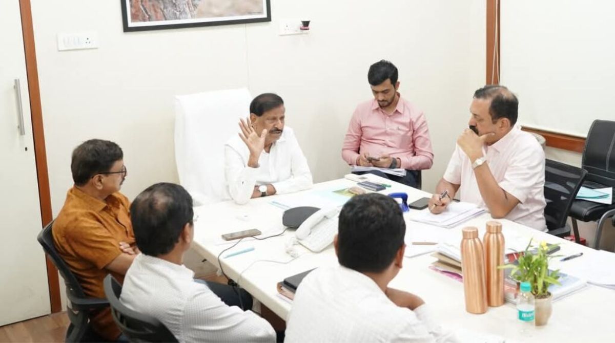 कोकणातील माकडे व वानरांच्या निर्बीजीकरणासाठी केंद्र उभारण्याचा प्रस्ताव विचाराधीन: वन मंत्री गणेश नाईक