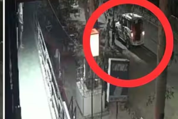 काळोख असलेल्या रस्त्याने जाणाऱ्या महिलेचे स्कॉर्पिओ गाडीतून आलेल्या तीन जणांनी केलं अपहरण; पिंपरी-चिंचवडमधील घटना सीसीटीव्हीमध्ये कैद, पाहा व्हिडिओ