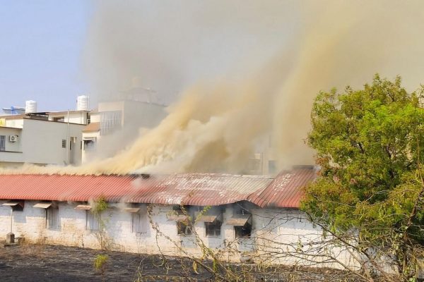 जेऊर येथील पोस्ट ऑफिसला भीषण आग; पहा व्हिडिओ