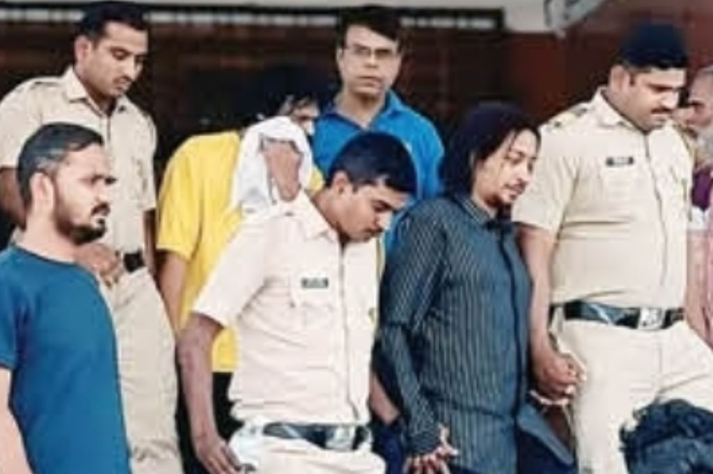 लातूर ड्रग्स प्रकरणात पोलीस हवालदारच निघाला मुख्य आरोपी; स्वतःच्या शेतात पंत्र्याच्या शेडमध्ये ड्रग्सची करायचा निर्मिती