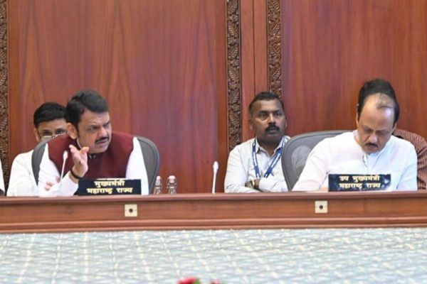 मुख्यमंत्री सहायता निधीची संपूर्ण सेवा ‘व्हॉट्सअप’वर उपलब्ध करावी: मुख्यमंत्री देवेंद्र फडणवीस