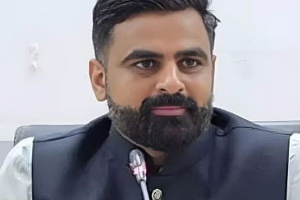 ‘पोलिसांच्या अंगावर बैलगाडी सोडली’, दगडफेकही केली; पुरंदर विमानतळासाठी ड्रोन सर्वेक्षण लवकरच ठरवू : जिल्हाधिकारी