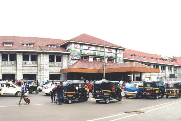 पुणे रेल्वे स्थानकाच्या आवारात नो-पार्किंग
