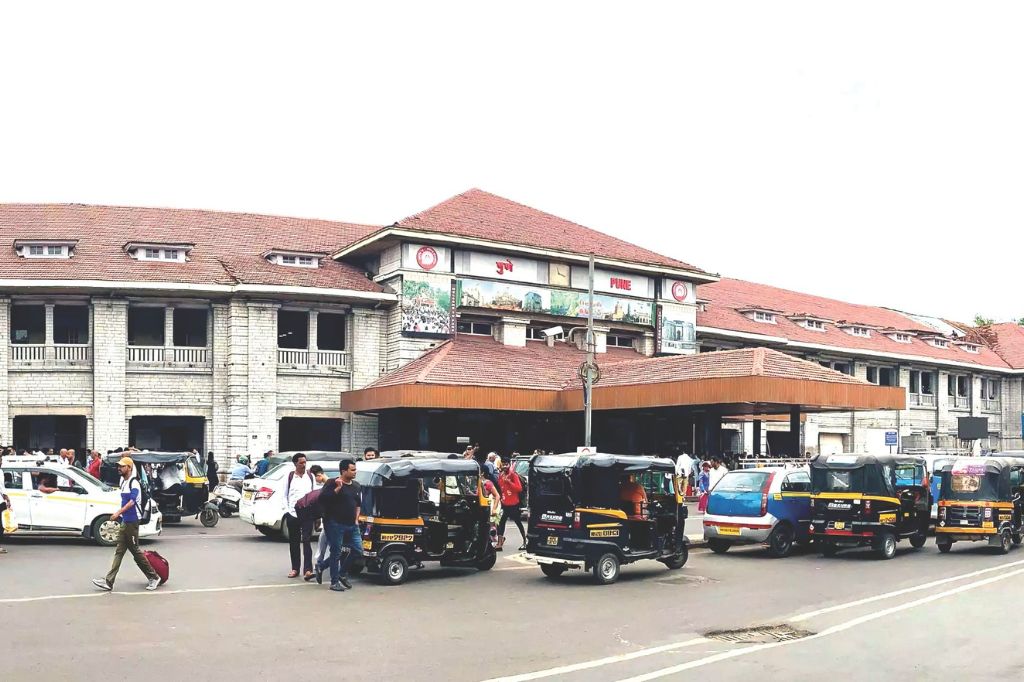 पुणे रेल्वे स्थानकाच्या आवारात नो-पार्किंग