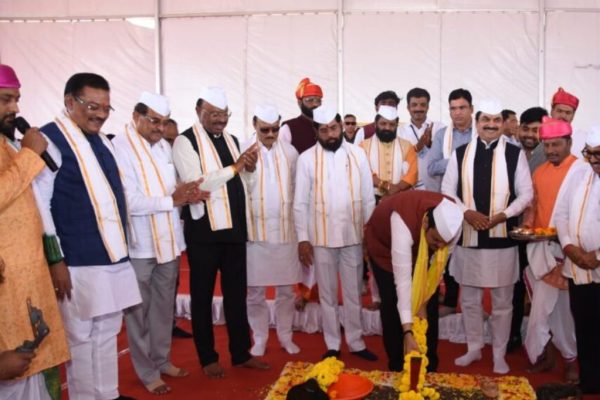 पुण्यश्लोक अहिल्यादेवी होळकर सहकारी सूतगिरणी, चौंडी ते निमगाव डाकू रस्त्याचे मुख्यमंत्र्यांच्या हस्ते भूमिपूजन