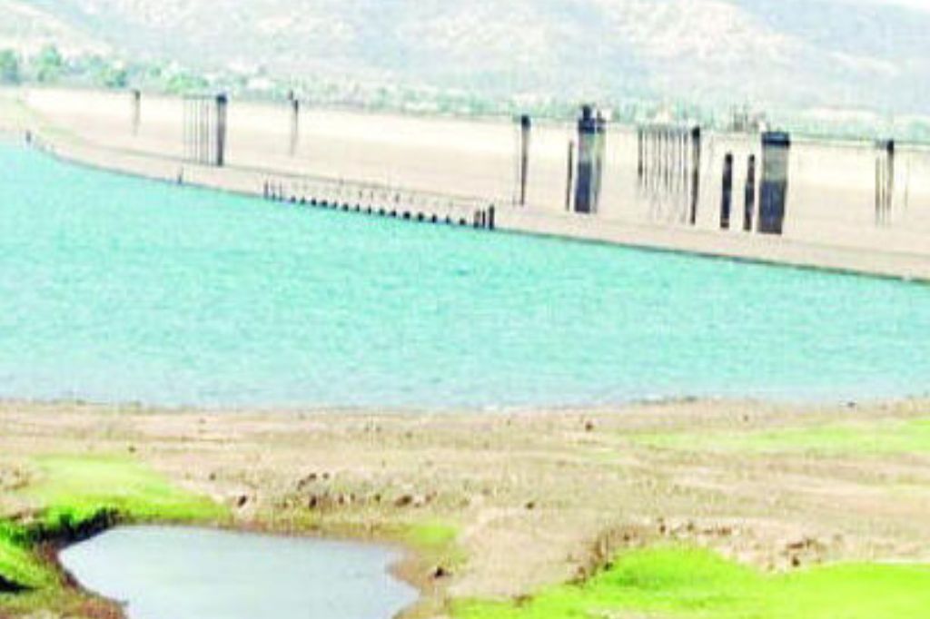 भोर तालुक्यातील भाटघर, नीरा-देवघर धरणांनी गाठला तळ; कडक उन्हाळ्यामुळे या वर्षी पिण्याच्या पाण्याची टंचाई