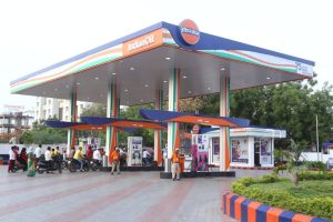 पेट्रोलच्या दरात 50 टक्के वाढ; इराण युद्धानंतर आता अमेरिकेला आणखी फटका बसणार