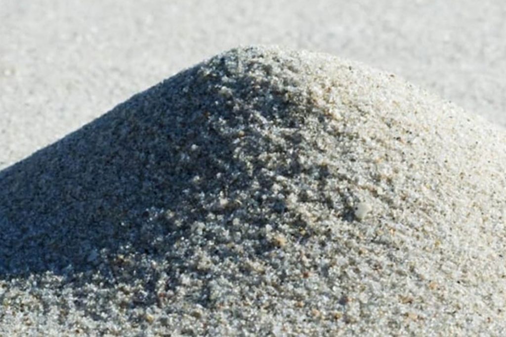 बांधकाम क्षेत्रात ‘एम-सॅंड’चा वापर अनिवार्य करण्याचे धोरण निश्चित