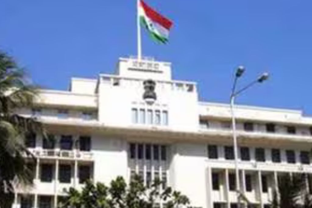 शासकीय कर्मचारी, अधिकाऱ्यांच्या वेतनातील त्रुटी दूर करणारा खुल्लर समितीचा अहवाल स्वीकृत