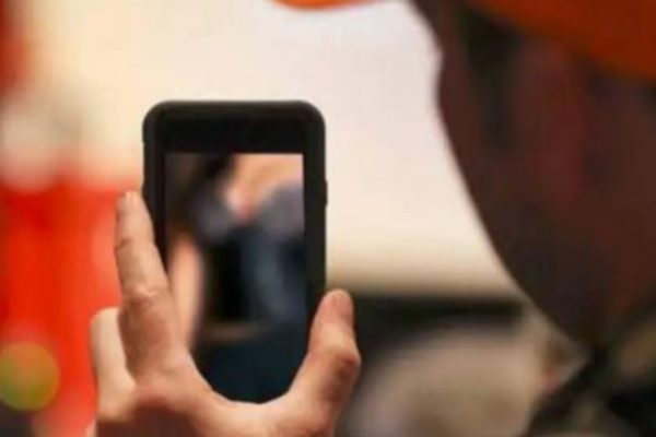 पुण्यातील तरुणीचा नग्न व्हिडिओ पॉर्न साईटवर, अगं ही तर तूच म्हणत मैत्रिणीने दिली माहिती अन्…