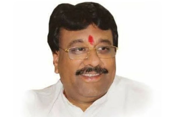 सोलापुरात काँग्रेसला मोठा झटका, माजी मंत्री सिद्धराम म्हेत्रेंनी साथ सोडली