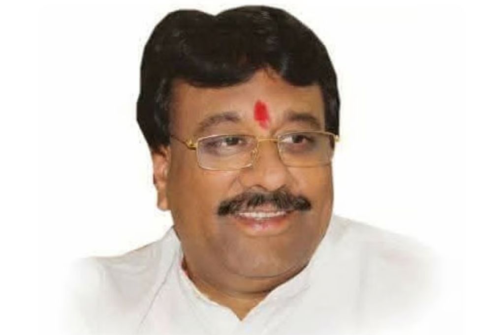 सोलापुरात काँग्रेसला मोठा झटका, माजी मंत्री सिद्धराम म्हेत्रेंनी साथ सोडली