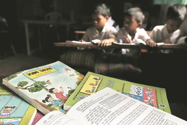विद्यार्थ्यांना पहिल्याच दिवशी पुस्तके मिळण्याचा मार्ग मोकळा