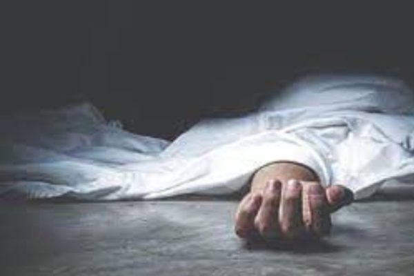 पत्नी आणि मुलगी गावी गेले असताना पोलिसाने केला आयुष्याचा शेवट; पुणे पोलीस दलात खळबळ