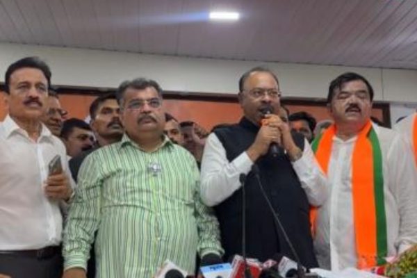 … अन् मध्यरात्रीच सुधाकर बडगुजरांचा पक्षप्रवेश झाला निश्चित; नेमकं काय घडलं? जाणून घ्या इन्साईड स्टोरी सविस्तर