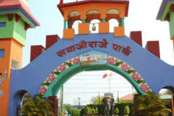 अकलूज येथील सयाजीराजे पार्कमध्ये दुर्घटना; पाच जखमी, एकजण मृत्युमुखी पडल्याची चर्चा