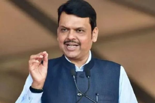 देहुमध्ये मुख्यमंत्री फडणवीस यांच्याजवळ पडला ड्रोन; पोलीसांनी तातडीने केला जप्त