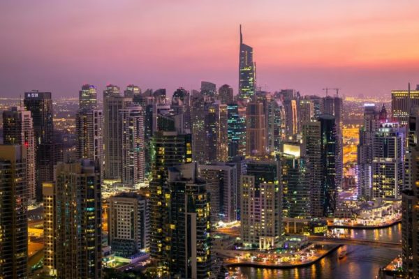 दुबईमध्ये सरकारी कर्मचाऱ्यांसाठी 4 दिवसांचा आठवडा, कामाचे तासही झाले कमी; जाणून घ्या या उपक्रमाबद्दल सर्वकाही