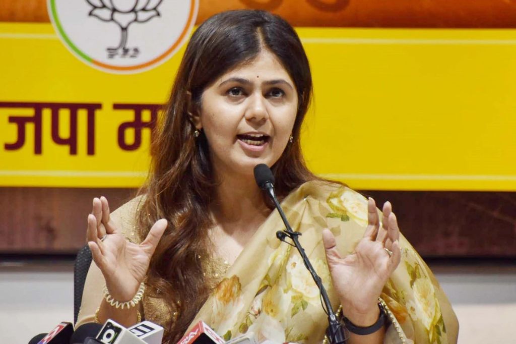 ‘आम्हाला बहिण-भाऊ म्हणणं बंद करा…’; पंकजा मुंडे यांचं धक्कादायक वक्तव्य, नेमकं काय म्हणाल्या?