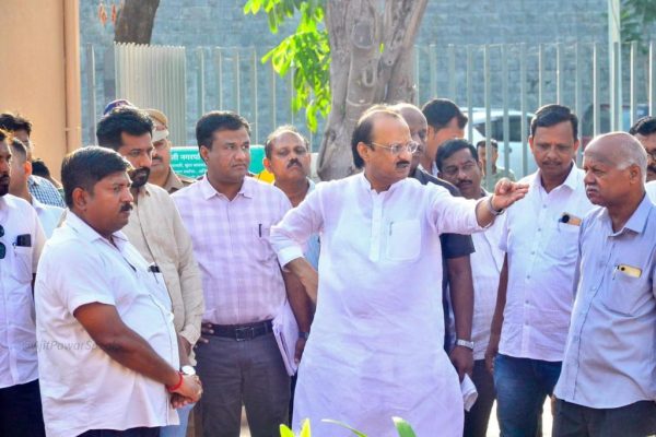 उपमुख्यमंत्री अजित पवार यांच्याकडून बारामती शहरातील विविध विकास कामांची पाहणी
