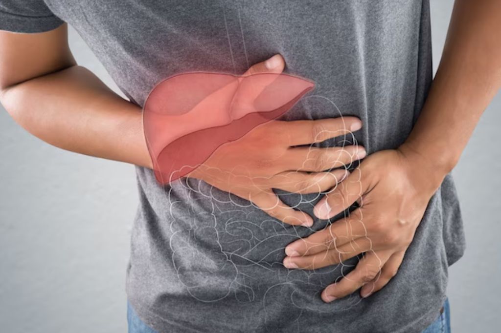 अशक्तपणा आणि थकवा याकडे दुर्लक्ष करू नका, ही फॅटी लिव्हरची असू शकते सुरुवात