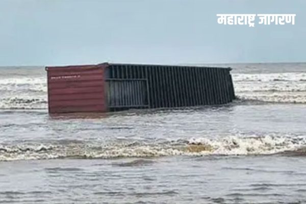 कळंबच्या किनारी वाहून आला अज्ञात कंटेनर; ग्रामस्थ भयभीत