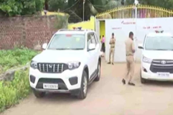 मोठी बातमी! पुण्यात सत्तेत असलेल्या आमदाराच्या भावाचा कलाकेंद्रात गोळीबार? डान्स करणारी तरुणी जखमी?